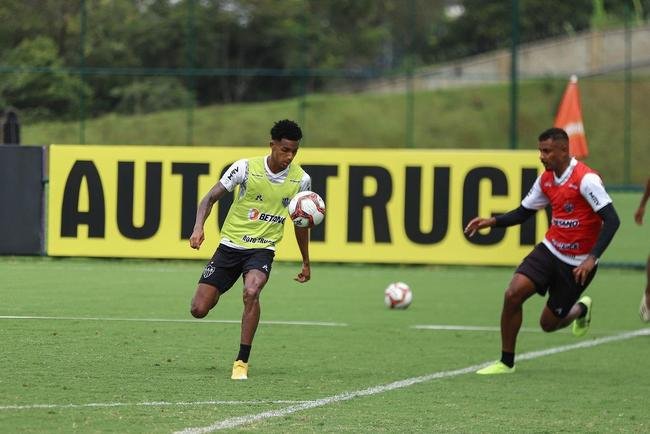 Depois da derrota para a Caldense, por 2 a 1, em Poos de Caldas, jogadores do Atltico voltaram ao trabalho nesta sexta-feira na Cidade do Galo.