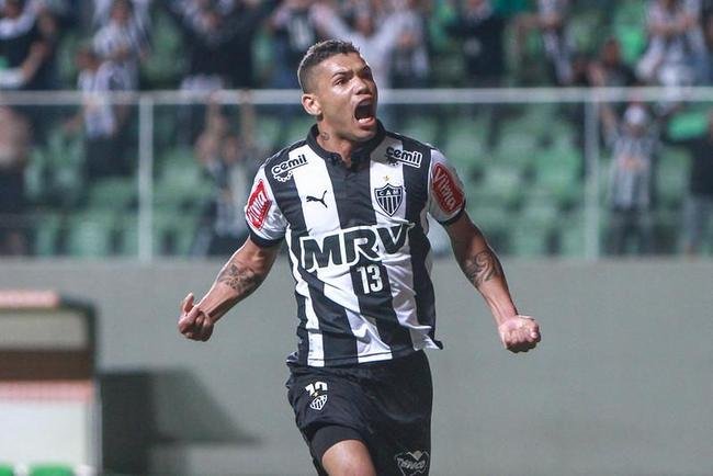 Revelado pelo Atltico em 2013, Carlos permaneceu no clube at 2018, quando foi para o Rio Ave, de Portugal