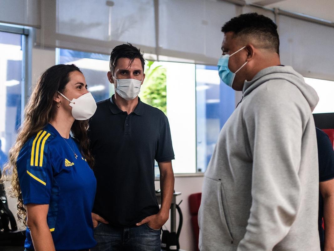 Em sua primeira visita  Toca da Raposa II, Ronaldo concedeu entrevista coletiva e teve contato com jogadores e comisso tcnica do Cruzeiro. Ele tambm se encontrou com scios da categoria Diamante.