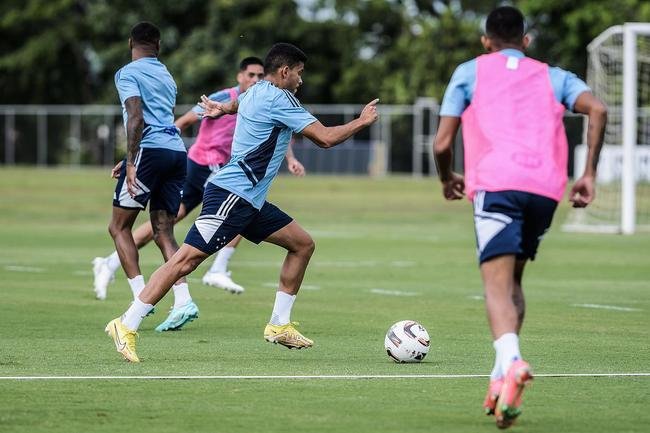 Imagens do treino do Cruzeiro nesta tera-feira (3 de janeiro), na Toca da Raposa II