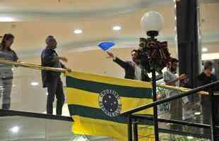 Flash mob da torcida do Cruzeiro no Diamond Mall, shopping do Atltico em Belo Horizonte