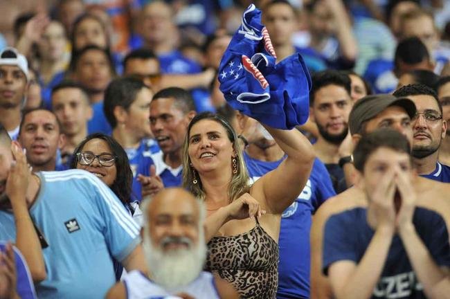 Cruzeiro estreou terceiro uniforme, o ltimo produzido pela Umbro