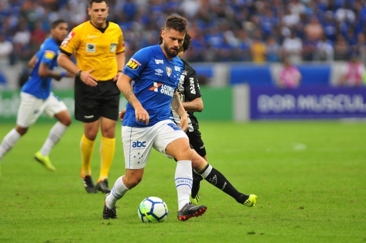 Rafael Sobis: atacante, de 33 anos, fez 38 jogos na temporada, 17 como titular. O jogador, apesar de ser reserva, tem a confiana do tcnico Mano Menezes. Na temporada, ele marcou sete gols, deu cinco assistncias e recebeu sete cartes amarelos.
