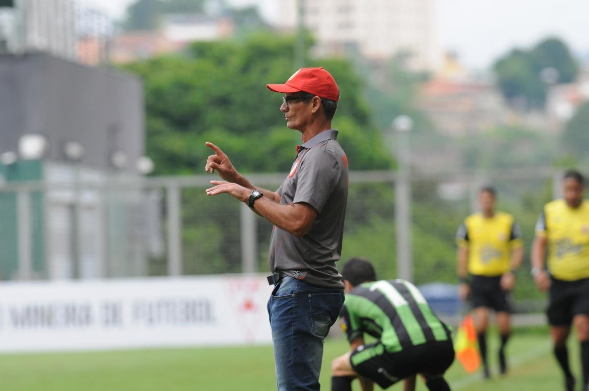 Fotos da vitria do Amrica sobre o Tombense, por 2 a 1, no Independncia, pela stima rodada do Campeonato Mineiro. Triunfo coloca Coelho na liderana do Estadual