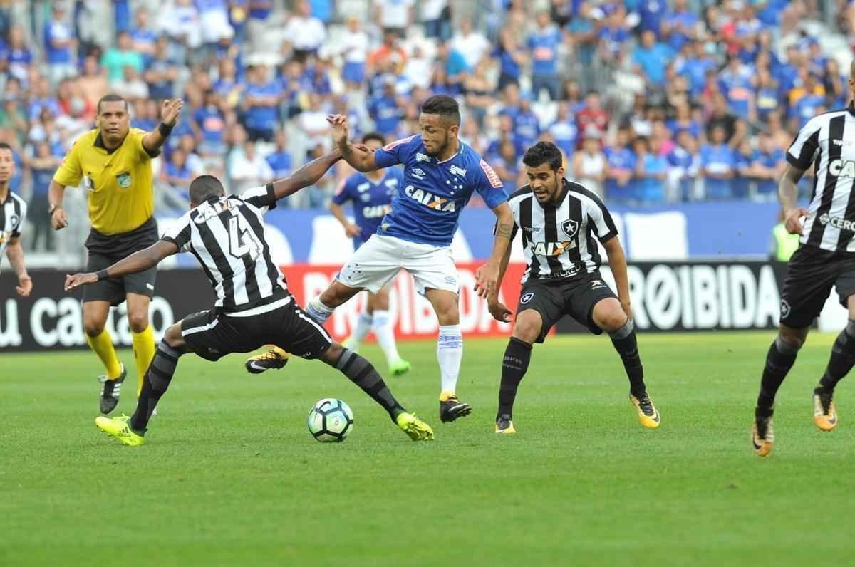 Imagens do jogo entre Cruzeiro e Botafogo, pela 19 rodada do Brasileiro, no Mineiro