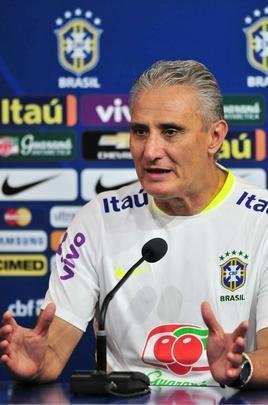 Tite comandou treino no Mineiro e, em seguida, concedeu entrevista coletiva
