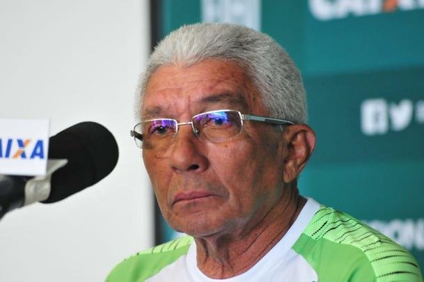 Técnico Givanildo Oliveira foi apresentado no CT Lanna Drumond pelo presidente Marcus Salum e comandou seu primeiro treino visando ao jogo de quinta-feira, contra o Internacional, em Porto Alegre