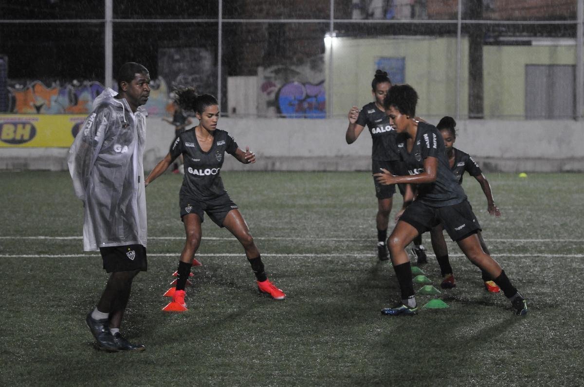 Reportagem acompanhou rotina de treinos do time feminino do Atltico
