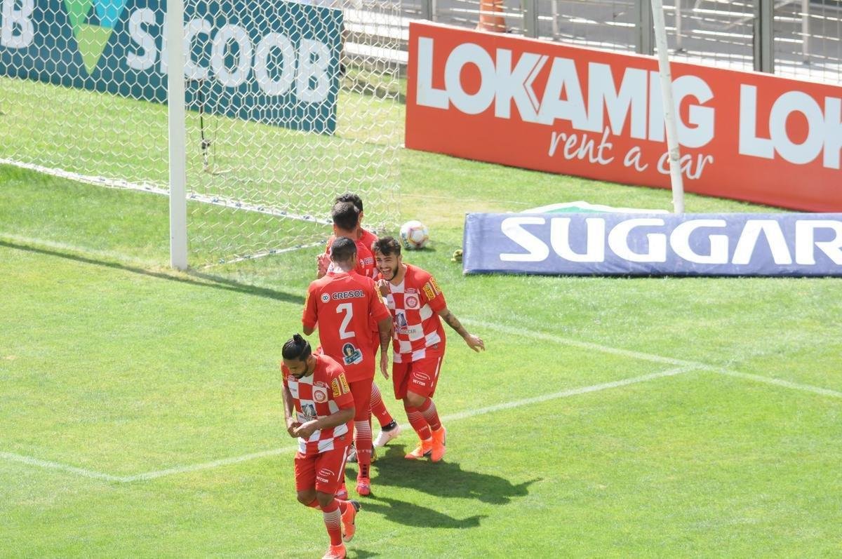 No Independncia, Tombense vence Caldense no jogo de ida da semifinal do Mineiro