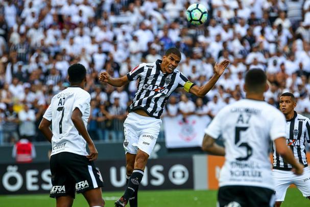 Galo empatou com Corinthians por 2 a 2, em Itaquera, e ficou mais distante da Copa Libertadores