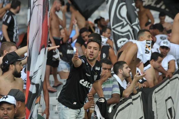 Fotos da torcida do Atltico durante o clssico contra o Cruzeiro