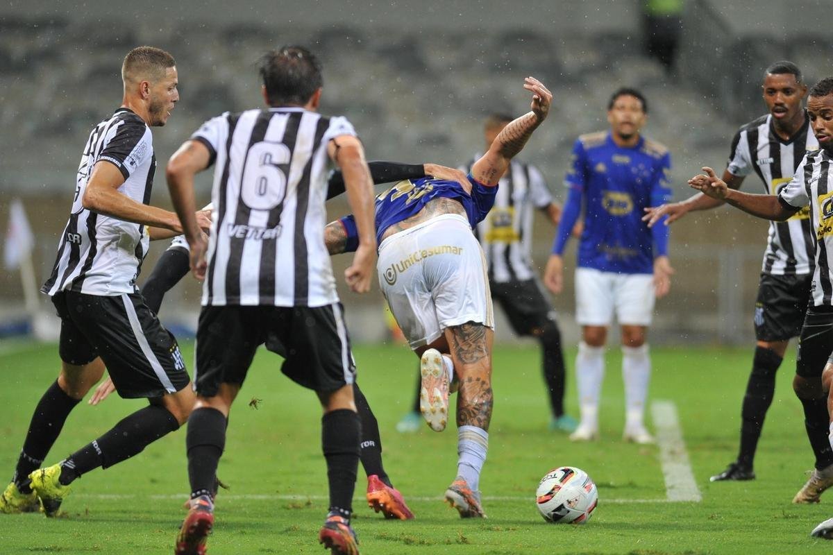 Fotos do jogo entre Cruzeiro e Democrata-GV, no Mineiro, em BH, pela quinta rodada do Campeonato Mineiro de 2022