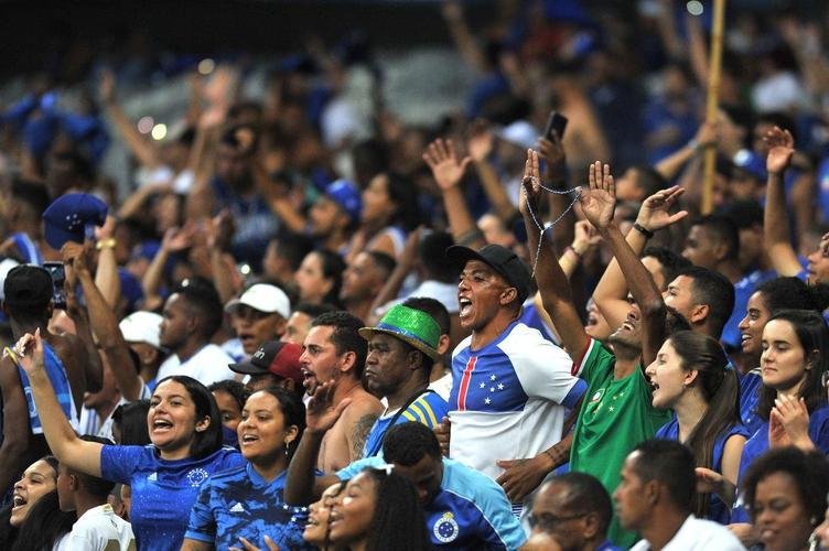 Festa do time do Cruzeiro e da torcida no Mineiro com a confirmao da vaga na final do Campeonato Mineiro. Raposa venceu o Athletic novamente, dessa vez por 2 a 1, e agora aguarda Atltico ou Caldense na deciso