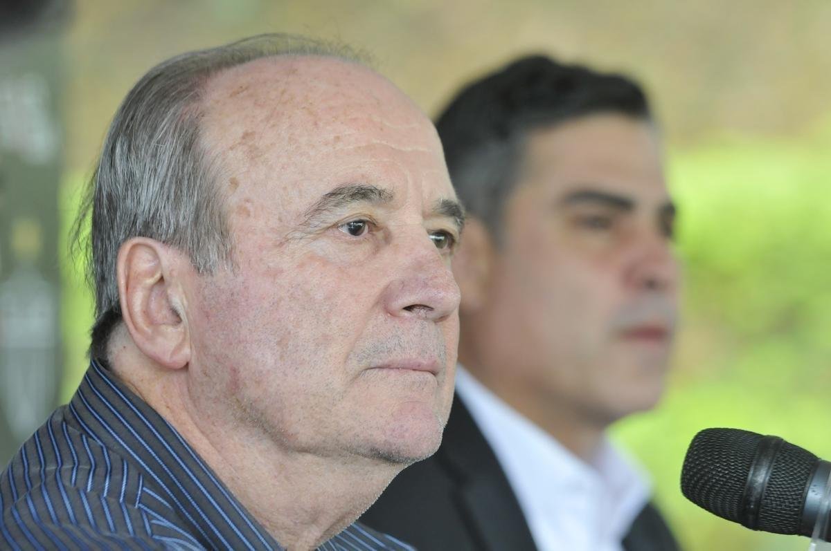 Levir Culpi foi apresentado pela diretoria na Cidade do Galo, enquanto os jogadores treinavam