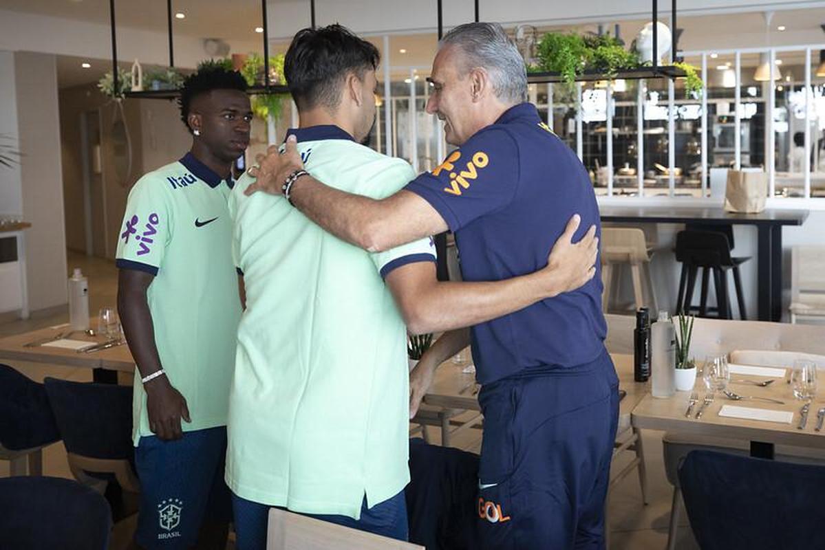 Jogadores que atuam na Europa j se apresentaram ao tcnico Tite em Le Havre, na Frana