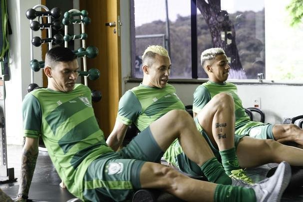 O América se reapresentou nesta quinta-feira para a próxima temporada. Além de já contar com os reforços, o Coelho mostrou o novo uniforme de treino, da Sparta, marca-própria do clube