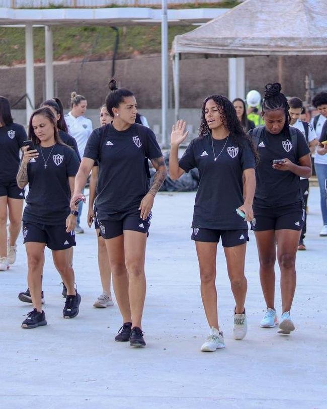 Jogadoras do Atltico visitam Arena MRV, que tem 92% das obras concludas 