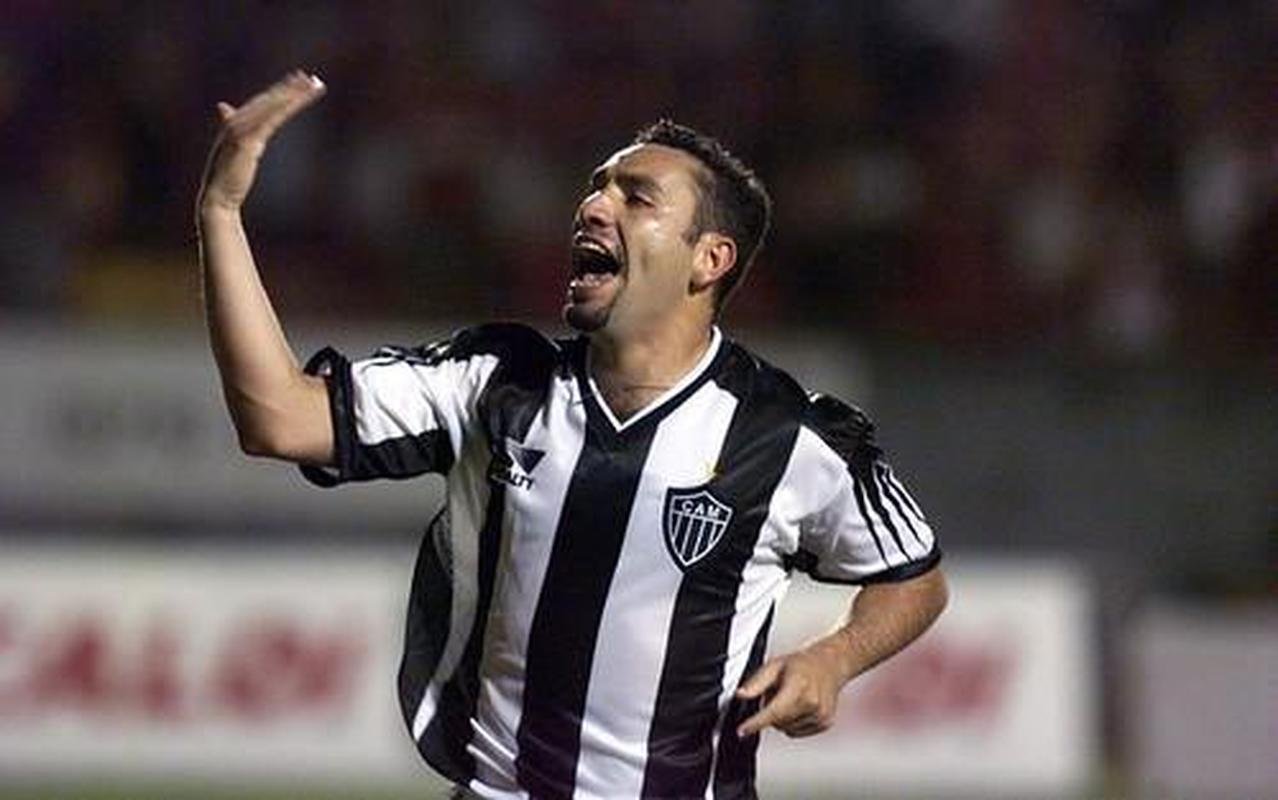 Guilherme foi o artilheiro do Campeonato Brasileiro de 1999, com 28 gols marcados.