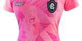 A camisa Outubro Rosa do Clube do Remo  inspirada no mascote do clube, o leo, que foi representado em sublimao total com efeito degrad de grafismos em tons de rosa.
