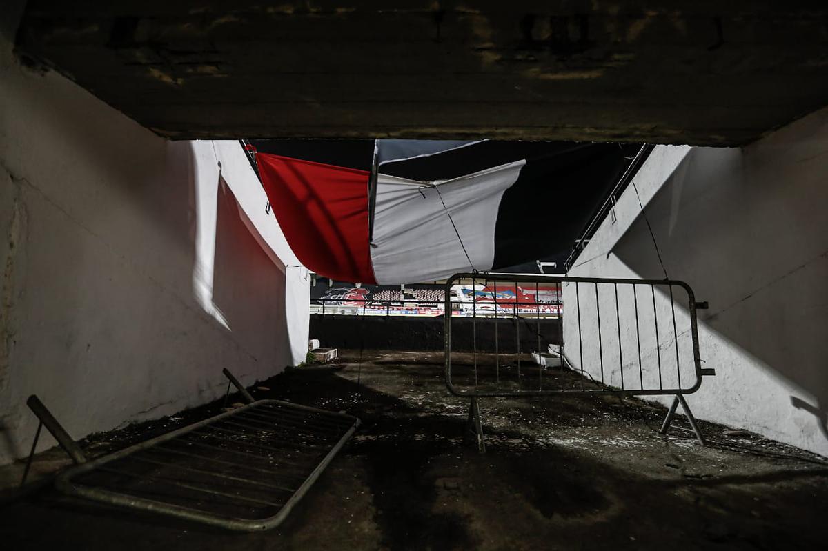 Sem torcida, devido ao protocolo de segurança contra a pandemia de Covid-19, o estádio do Arruda recebeu Santa Cruz e Salgueiro na decisão do 106º Campeonato Pernambucano, em 2020.