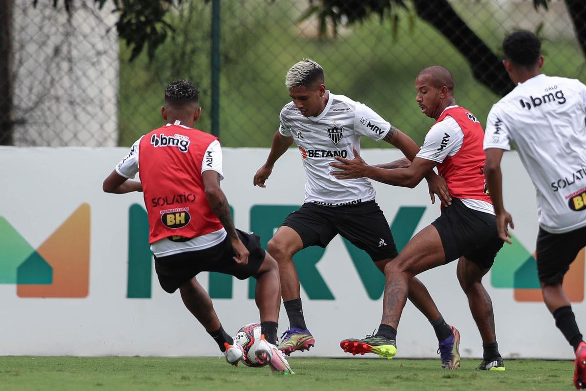 Fotos do treino do Atltico neste sbado, o ltimo de Victor no clube