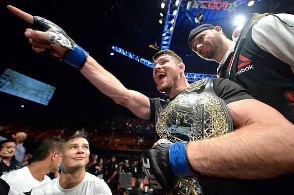 Considerado azarão na luta principal do UFC 199, em Los Angeles, Michael Bisping surpreende Luke Rockhold e conquista o cinturão do peso médio, com nocaute arrasador no primeiro round