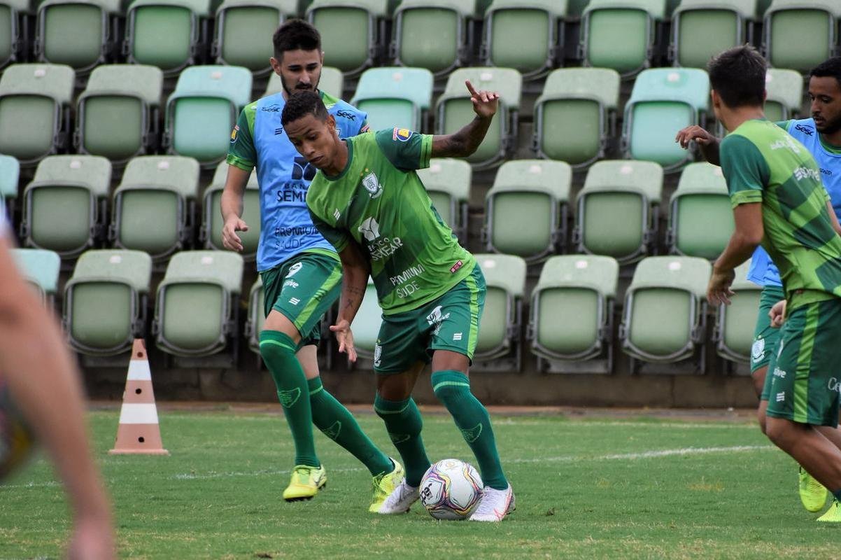 O Amrica segue com treinos preparatrios para a disputa do Campeonato Mineiro 2021. Comandados pelo auxiliar tcnico Mrcio Hahn, jogadores da base americana - e tambm os que tiveram menos oportunidades na temporada 2020 - realizam atividades voltadas ao Estadual.