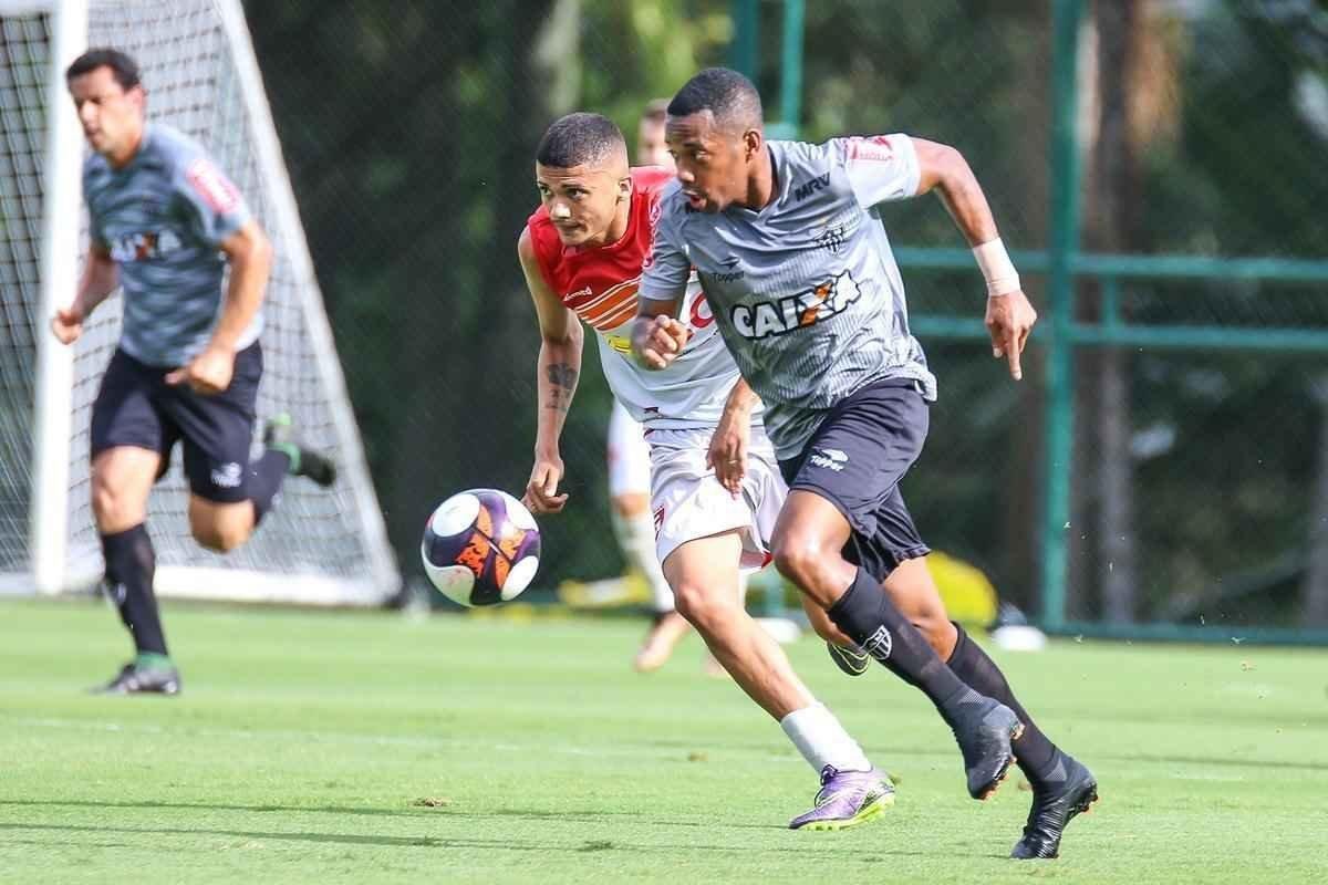 Com gols de Fred e Carlos Csar, Atltico vence jogo-treino contra Guarani de Divinpolis, na Cidade do Galo, por 2 a 0