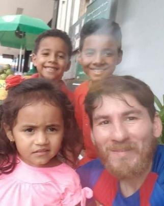 Paulo Victor 'iniciou carreira' como ssia de Messi em 2016 e faz sucesso por onde passa