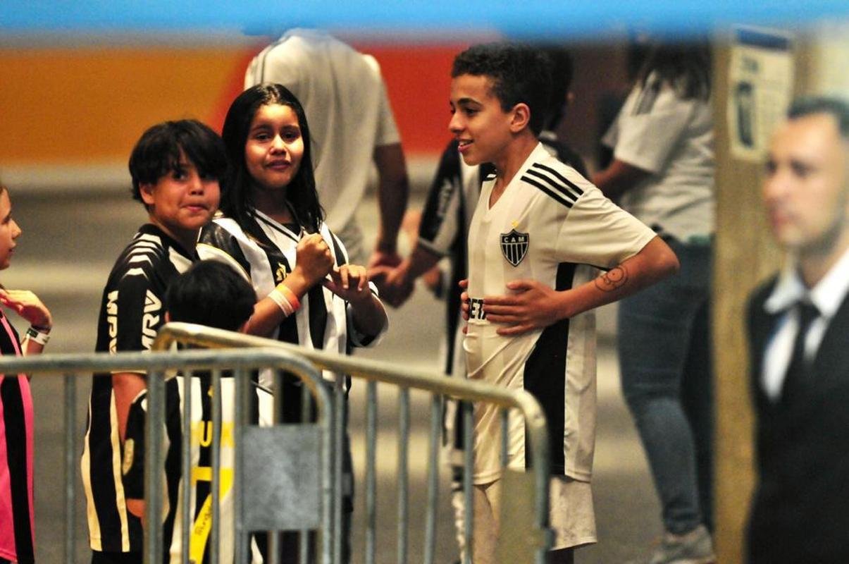 Mascotinhos do Atltico no jogo contra o Juventude, no Mineiro, pelo Campeonato Brasileiro de 2022