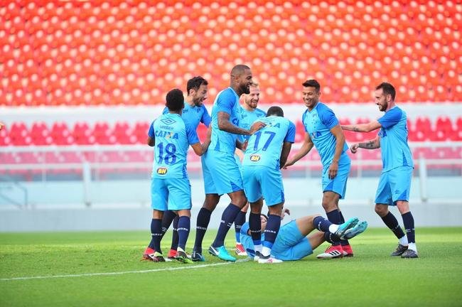 Fotos do treino do Cruzeiro no estdio Libertadores de Amrica, casa do Independiente, em Avellaneda. Time celeste fechou preparao para o jogo contra o Racing, s 21h30 desta tera-feira, no El Cilindro, pela primeira rodada do Grupo 5 da Copa Libertadores (Ramon Lisboa/EM D.A Press)