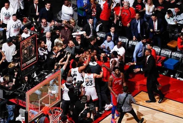 Cesta do Toronto Raptors no último minuto