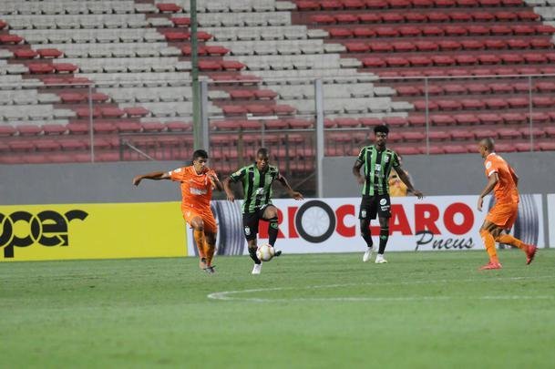 Com gols de Felipe Augusto e Al, Amrica venceu Coimbra por 2 a 0, nesta segunda-feira, no Independncia, pela sexta rodada do Campeonato Mineiro