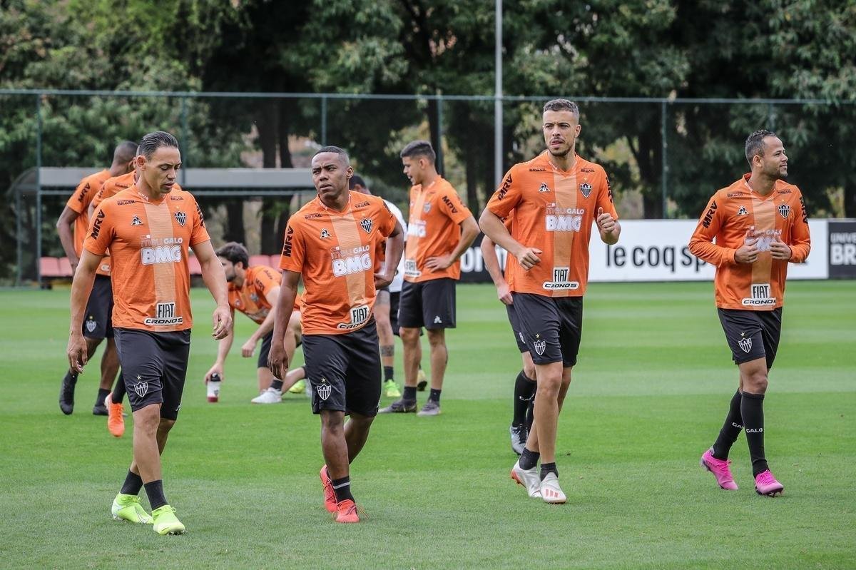 Fotos do treino do Atltico neste sbado, na Cidade do Galo. O tcnico Rodrigo Santana deve escalar o time com Wilson; Patric, Igor Rabello, Rver e Fbio Santos; Jair e Elias; Char, Vincius e Cazares; Ricardo Oliveira