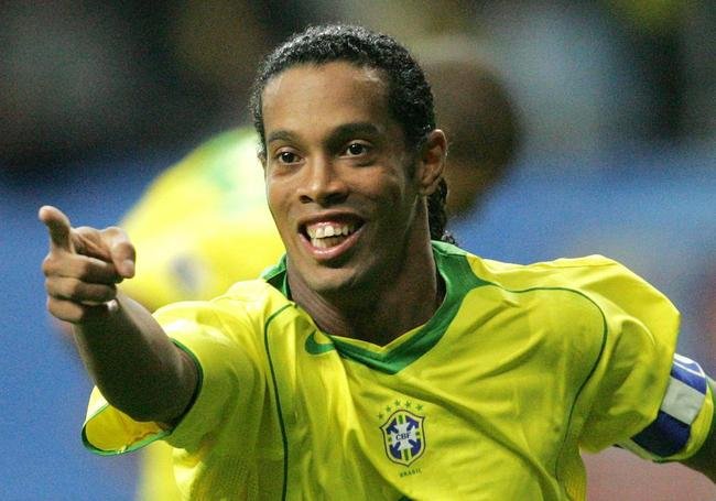 9 - Ronaldinho - 33 gols em 97 jogos
