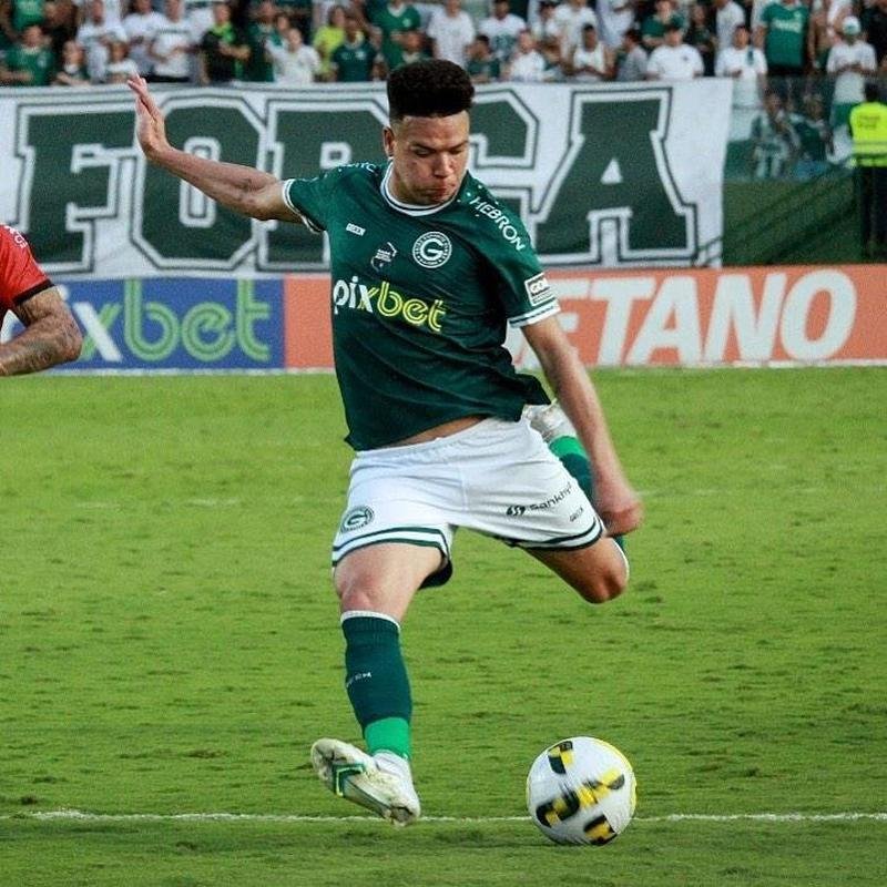Meio-campista Marquinhos Gabriel pelo Gois, em 2022

