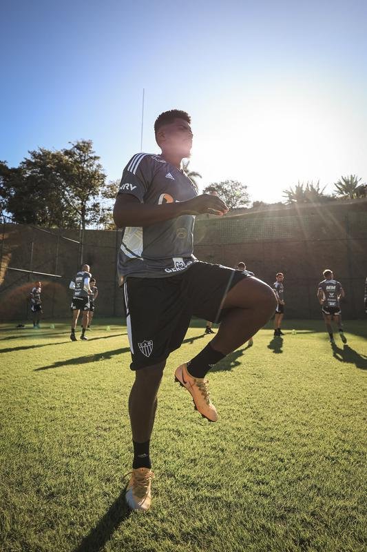 Nesta tera-feira (26), Cuca foi apresentado como treinador do Atltico - pela terceira vez na carreira. Primeiro, foi saudado pelo diretor de futebol Rodrigo Caetano e concedeu entrevista coletiva na sala de imprensa da Cidade do Galo. Depois, comandou o primeiro treino com o elenco no CT, j pensando no confronto contra o Internacional, pelo Campeonato Brasileiro.