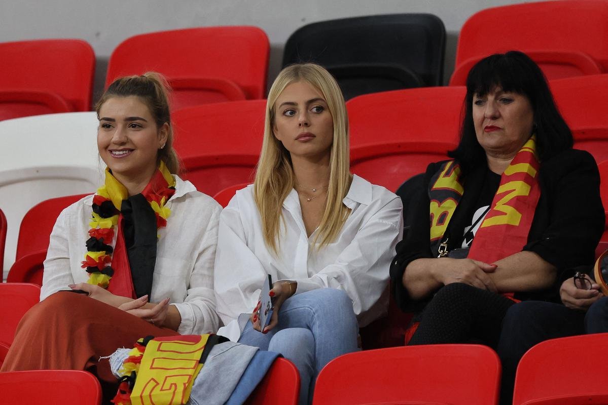 Torcedores de Blgica e Canad no jogo pela Copa do Mundo