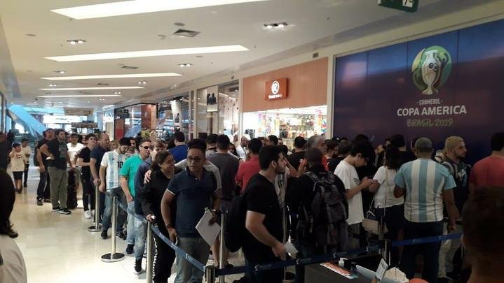 Movimentação na troca de ingressos para Copa América em Belo Horizonte