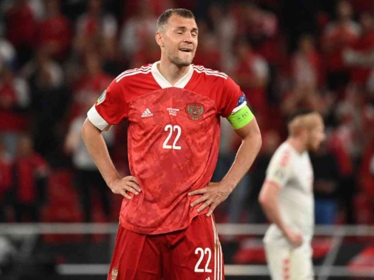 Federação russa de futebol prolonga contrato com selecionador Valery Karpin  - Futebol Internacional - SAPO Desporto