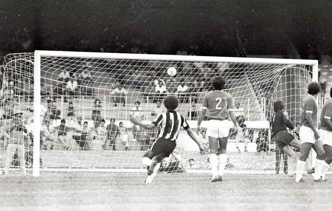 Em 1971, Atltico derrotou Internacional por 3 a 1, no Mineiro, pela fase de classificao do Brasileiro