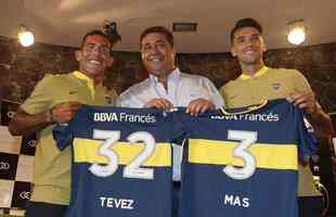 Carlos Tévez (esquerda) - atacante se transferiu do Shanghai Shenhua para o Boca Juniors / Emmanuel Más (direita) - lateral-esquerdo se transferiu do Trabzonspor para o Boca Juniors