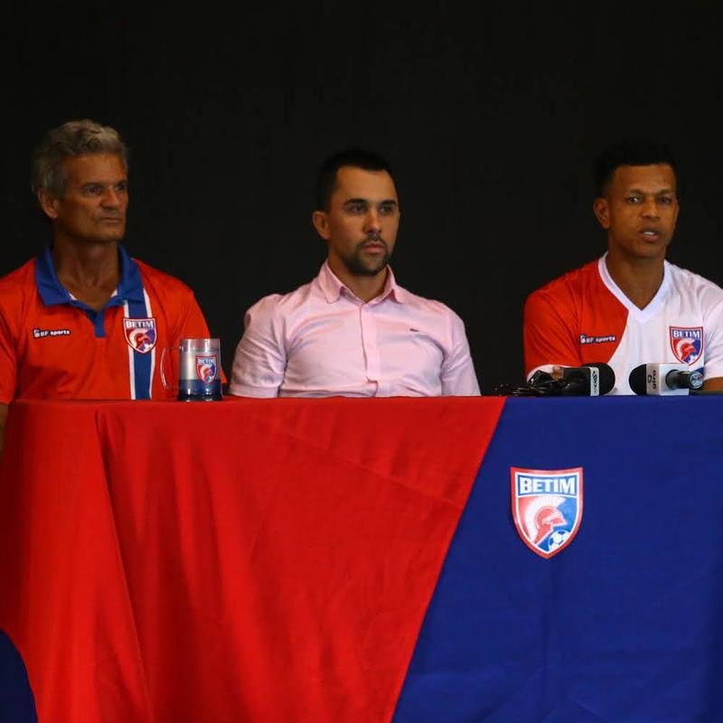 Com jogadores conhecidos da torcida mineira, como o zagueiro Edcarlos o meio-campista Leandro Domingues, o Betim apresentou o elenco nessa segunda-feira (21)