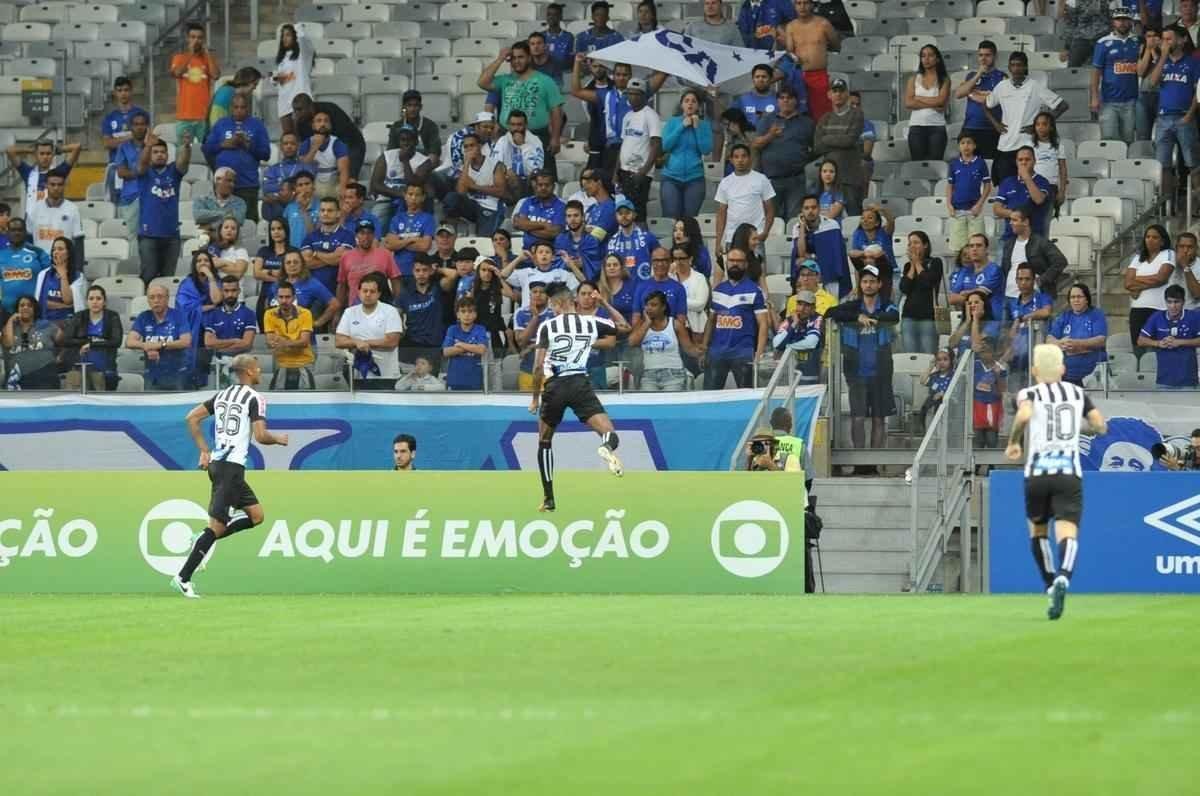 Imagens da torcida e da partida entre Cruzeiro e Santos, no Mineiro
