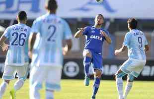 Apesar de ter dominado a partida, Cruzeiro perdeu para o Ava por 1 a 0, neste domingo, na Ressacada