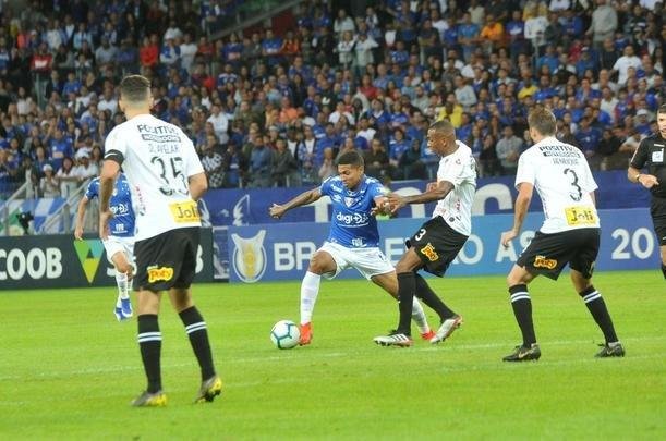 Fotos de Cruzeiro x Corinthians, no Mineiro, pela oitava rodada do Campeonato Brasileiro