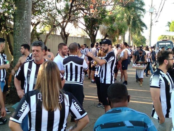Fotos da torcida do Atltico no pr-jogo contra o Palmeiras no Mineiro
