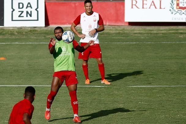 Timbu trocou o CT Wilson Campos pelo estádio dos Aflitos na tarde desta quarta-feira