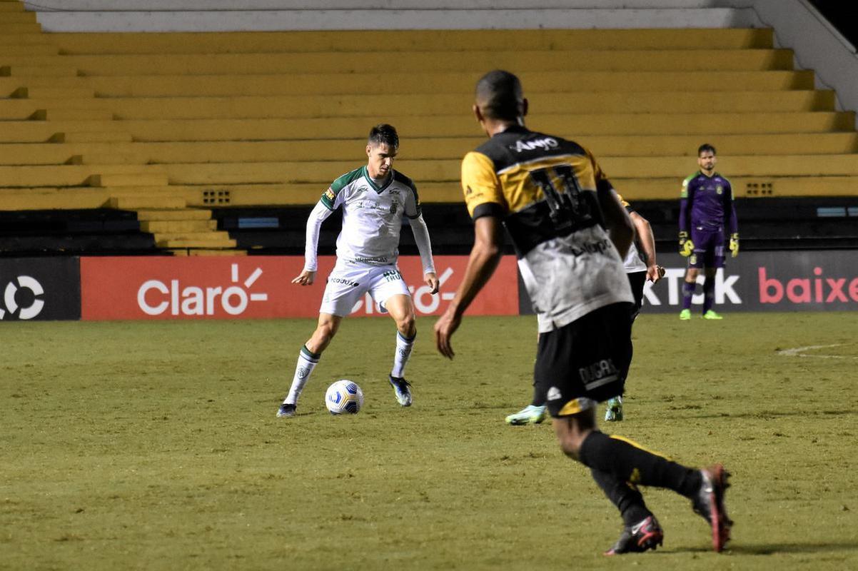 Cricima e Amrica duelaram pela terceira fase da Copa do Brasil no Estdio Heriberto Hlse, em Santa Catarina