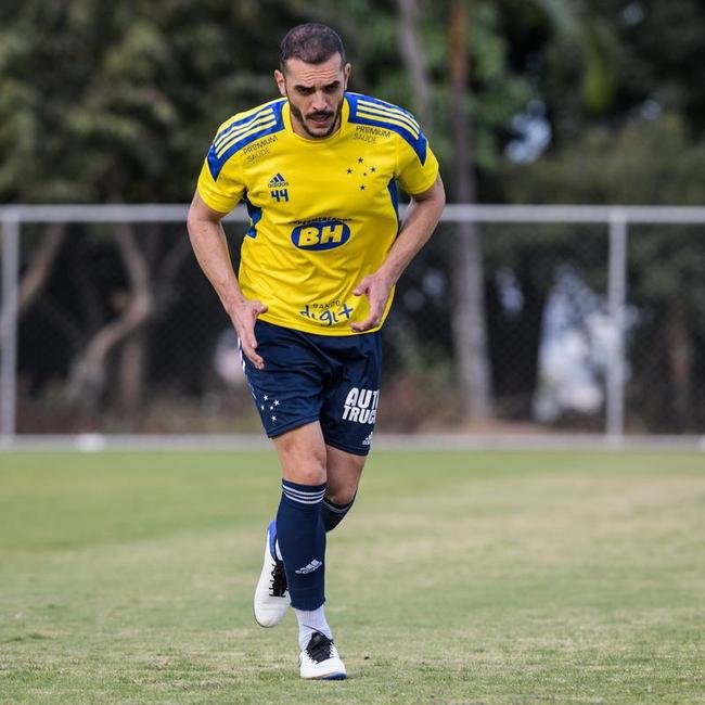 Comisso tcnica de Vanderlei Luxemburgo comandou treino na Toca da Raposa II nesta quarta-feira. Time se prepara para enfrentar o Brusque, s 11h de sbado, no estdio Augusto Bauer, em Santa Catarina, pela 16 rodada da Srie B.